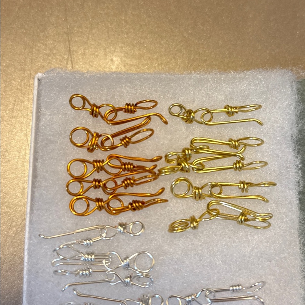 Jewelry findings of Gold, Silver and Bronze Wire Hook Clasps - Picture 2 of 7